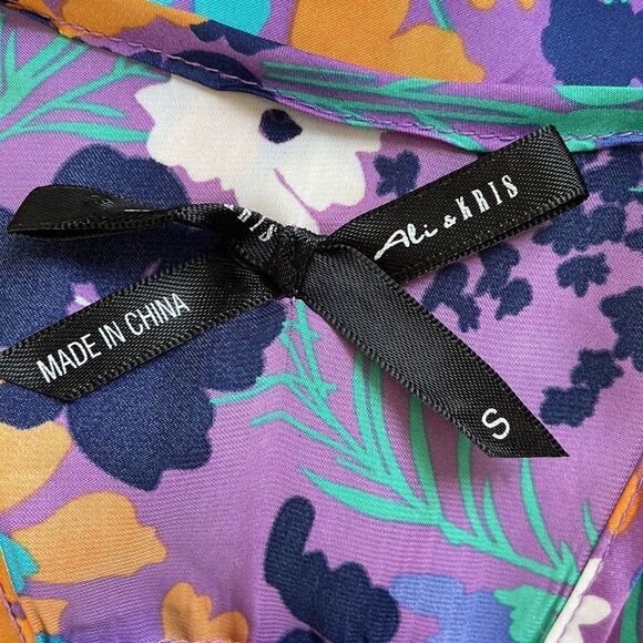 Racer back zip up front blouse with ruffle accent by Ali and Kris size small - Picture 8 of 9